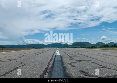 GUANAMBI, BAHIA - 20/12/2014: E PAISSAGENS LOCAIS DO MUNICÍPIO DE GUANAMBI - Aeroporto. (Foto: mourão Panda/Fotoarena) Stockfoto