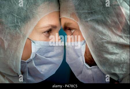 Original Film Titel: A COEUR OUVERT. Englischer Titel: EIN OFFENES HERZ. Regisseur: MARION LAINE. Jahr: 2012. Stars: Juliette Binoche; Edgar Ramirez. Credit: MK2 PRODUCTIONS/Album Stockfoto