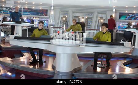 Original Film Titel: STAR TREK: In die Dunkelheit. Englischer Titel: STAR TREK: In die Dunkelheit. Regisseur: J.J Abrams. Jahr: 2013. Stars: JOHN CHO; CHRIS PINE; ANTON YELCHIN. Quelle: Paramount Pictures/Album Stockfoto