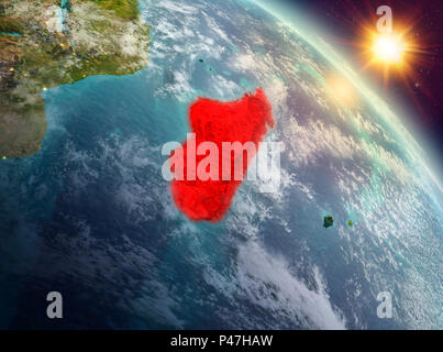 Sonnenaufgang über Madagaskar in Rot hervorgehoben auf dem Modell des Planeten Erde im Weltraum. 3D-Darstellung. Elemente dieses Bild von der NASA eingerichtet. Stockfoto