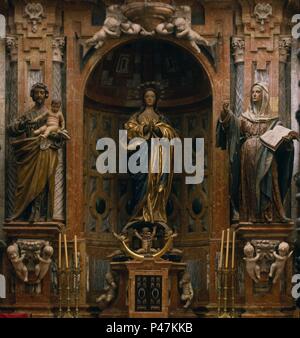 RETABLO DE LA INMACULADA - SIGLO XVII. Autor: Pedro de Mena y Medrano (1628-1688). Lage: CATEDRAL - INTERIEUR, CORDOBA, Spanien. Stockfoto