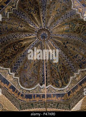 MIHRAB - CUPULA DE LA KIBLA - las mejores DEL MOSAICO BIZANTINO - SIGLO X Ort: MEZQUITA - INTERIEUR, CORDOBA, Spanien. Stockfoto