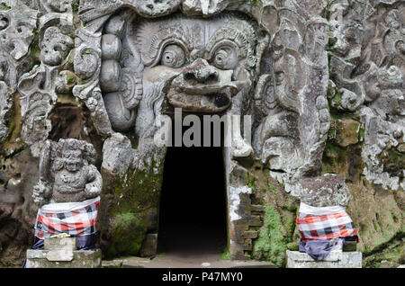 Eingang der Elefantenhöhle Goa Gajah, Ubud, Bali, Indonesien, Südostasien Stockfoto