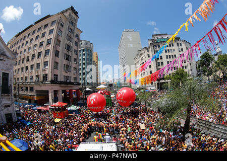 RECIFE, PE-14/02 -/2015 - galo da MADRUGADA - Galo da Madrugada arrasta multidão keine Recife keine sábado de Carnaval (Foto: Carlos Ezequiel Vannoni/AgênciaJCM/Fotoarena) Stockfoto