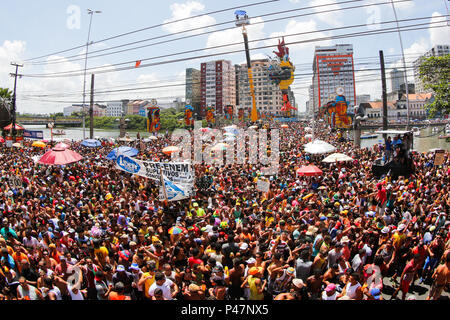 RECIFE, PE-14/02 -/2015 - galo da MADRUGADA - Galo da Madrugada arrasta multidão keine Recife keine sábado de Carnaval (Foto: Carlos Ezequiel Vannoni/AgênciaJCM/Fotoarena) Stockfoto