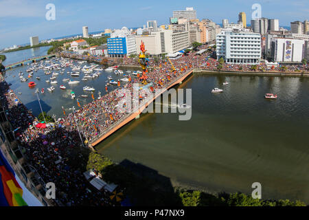 RECIFE, PE-14/02 -/2015 - galo da MADRUGADA - Galo da Madrugada arrasta multidão keine Recife keine sábado de Carnaval (Foto: Carlos Ezequiel Vannoni/AgênciaJCM/Fotoarena) Stockfoto