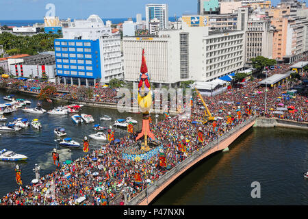 RECIFE, PE-14/02 -/2015 - galo da MADRUGADA - Galo da Madrugada arrasta multidão keine Recife keine sábado de Carnaval (Foto: Carlos Ezequiel Vannoni/AgênciaJCM/Fotoarena) Stockfoto