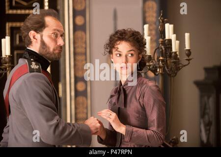 Original Film Titel: ANNA KARENINA. Englischer Titel: ANNA KARENINA. Regisseur: Joe Wright. Jahr: 2012. Stars: JUDE LAW; Keira Knightley. Credit: STUDIO CANAL/WORKING TITLE FILMS/Album Stockfoto