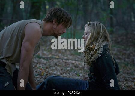 Original Film Titel: IM OSTEN. Englischer Titel: IM OSTEN. Regisseur: ZAL BATMANGLIJ. Jahr: 2013. Stars: Alexander Skarsgard; BRIT MARLING. Quelle: SCOTT FREE PRODUCTIONS/Album Stockfoto