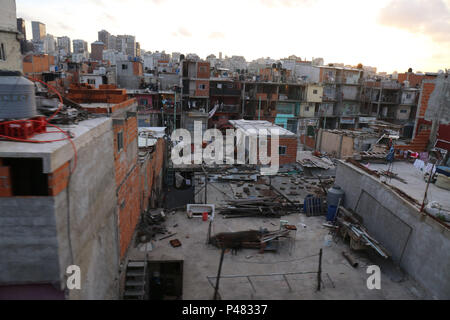 BUENOS AIRES, ARGENTINIEN - 16/01/2015: FAVELA-Fotos de uma Favela localizada abaixo da Autopista Dr. Arturo Umberto Illia, em Buenos Aires, Agentina. Foto: Andre Chaco/Fotoarena (Einschränkung: Südamerika Rechte nur) Stockfoto