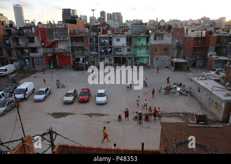 BUENOS AIRES, ARGENTINIEN - 16/01/2015: FAVELA-Fotos de uma Favela localizada abaixo da Autopista Dr. Arturo Umberto Illia, em Buenos Aires, Agentina. Foto: Andre Chaco/Fotoarena (Einschränkung: Südamerika Rechte nur) Stockfoto