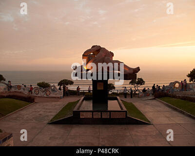 El Beso (Der Kuss), eine Skulptur im Parque del Amor in Miraflores, Lima, Peru Stockfoto