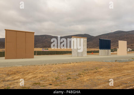 Prototypen der vorgeschlagenen neuen Trump Wand errichtet in der Nähe der Otay Mesa der Einreise in Kalifornien und Tijuana, Mexiko. Stockfoto