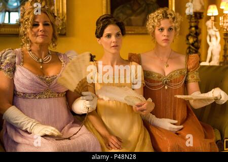 Original Film Titel: AUSTENLAND. Englischer Titel: AUSTENLAND. Regisseur: JERUSA HESS. Jahr: 2013. Stars: Jennifer Coolidge; Keri Russell; GEORGIA KÖNIG. Credit: UNBESTÄNDIG FISCHE FILME/Album Stockfoto