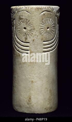 IDOLO DE HUESO CILINDRICO PROCEDENTE DE MORON DE LA FRONTERA (Sevilla) - EDAD DEL BRONCE - ARTE NEOLITICO. Lage: MUSEO ARQUEOLOGICO - coleccion. Stockfoto