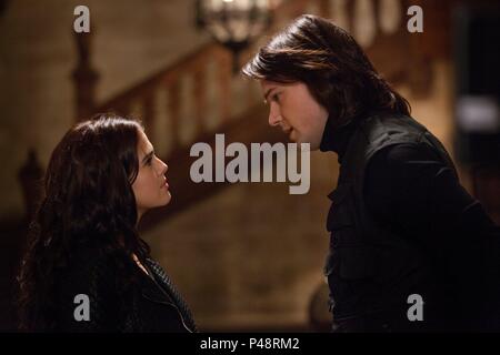 Original Film Titel: VAMPIRE ACADEMY. Englischer Titel: VAMPIRE ACADEMY. Regisseur: Mark Waters. Jahr: 2014. Stars: ZOEY DEUTCH; DANILA KOZLOVSKY. Kredit: VERTRAUEN BILDER / Album Stockfoto