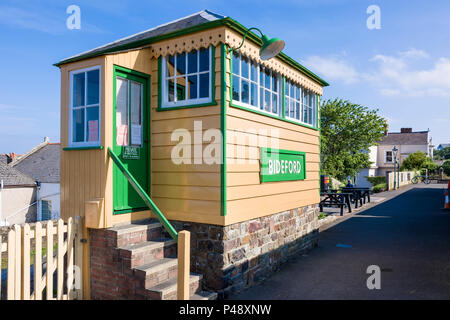 Die überlebenden Stellwerk an der nicht-operativen Bahnhof in Bideford Devon UK Stockfoto