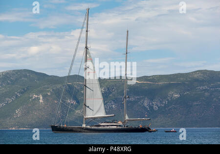 Nirvana Yacht in den Hafen von Sami, Kafalonia, Ionisches Meer, Griechenland verankert Stockfoto