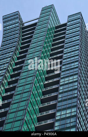 Abschnitt des Emerald Park Building von Rosario Varacalli auf der Yonge Street, North York, Ontario, Kanada Stockfoto