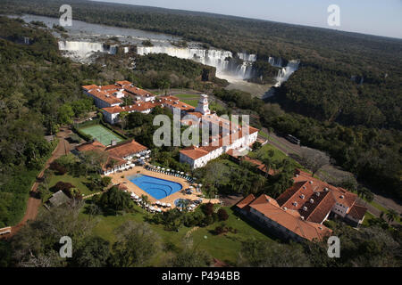 FOZ DO IGUAÇU, PR - 08.08.2015 - CATARATAS DO IGUAÇU - Vista aérea do Hotel Belmond, innen keine do Parque Nacional do Iguaçu, fronteira entre Brasil e Argentinien. O Belmond Hotel das Cataratas é o Dentro localizado único Hotel do Parque Nacional do Iguaçu, apenas a Dois minutos de caminhada para wie Cataratas do Iguaçu, keine famosas Mundo todo (Foto: André Chaco/Fotoarena) Stockfoto