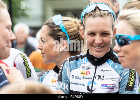 Reiter warten auf Ihr Team Präsentation zu Beginn der Tour der Ovo Frauen Stockfoto