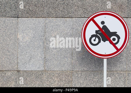 Kein Motorrad Zone. Auto nur Straßenverkehr Warnung verbieten unterzeichnen. Stockfoto