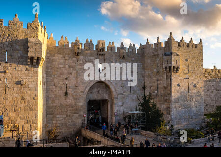 Das Damaskus Tor ist die am meisten überfüllten Stadt verlässt, Jerusalem, Israel, Naher Osten Stockfoto