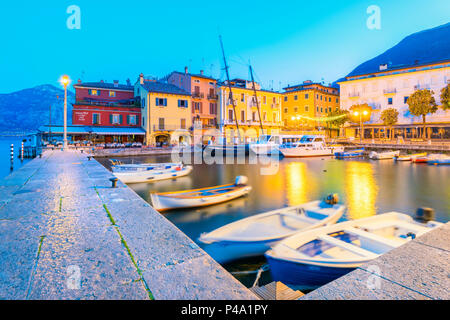 Kleiner Hafen in Malcesine, Europa, Italien, Venetien, in der Provinz Verona, Malcesine Stockfoto