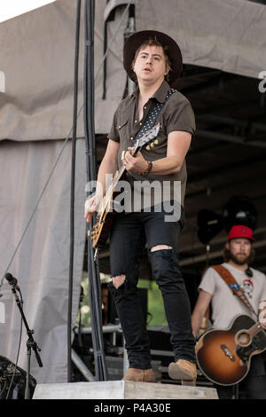 Oshkosh, Wisconsin, USA. 20 Juni, 2018. BILL SATCHER der tausend Pferde während Land USA Music Festival bei Ford Festival Park in Oshkosh, Wisconsin Credit: Daniel DeSlover/ZUMA Draht/Alamy leben Nachrichten Stockfoto