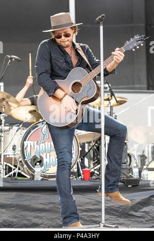 Oshkosh, Wisconsin, USA. 20 Juni, 2018. MICHAEL HOBBY der tausend Pferde während Land USA Music Festival bei Ford Festival Park in Oshkosh, Wisconsin Credit: Daniel DeSlover/ZUMA Draht/Alamy leben Nachrichten Stockfoto