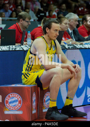 München, Deutschland. 16 Juni, 2018. Dennis CLIFFORD (Nr. 42 B). Basketball, Basketball Bayern München (FCB) - Alba Berlin (B), Basketball Bundesliga BBL, Final, 5. Spiel, Saison 2017/2018, am 16/06/2018 in Muenchen/AUDIDOME/Deutschland. | Verwendung der weltweiten Kredit: dpa/Alamy leben Nachrichten Stockfoto