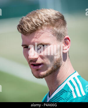 Sochi, Russland. 21 Juni, 2018. Timo Werner beantwortet die Fragen von Journalisten GES/fussball/Wm 2018 Russland: DFB Training Sotschi, 21.06.2018 GES/fussball/fussball/WM 2018 Russland: DFB-Praxis, Sochi, Juni 21, 2018 | Verwendung der weltweiten Kredit: dpa/Alamy leben Nachrichten Stockfoto