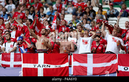 Samara, Russland. 21 Juni, 2018. Fans von Dänemark jubeln vor der 2018 FIFA World Cup Gruppe C Spiel zwischen Dänemark und Australien in Samara, Russland, 21. Juni 2018. Credit: Fei Maohua/Xinhua/Alamy leben Nachrichten Stockfoto