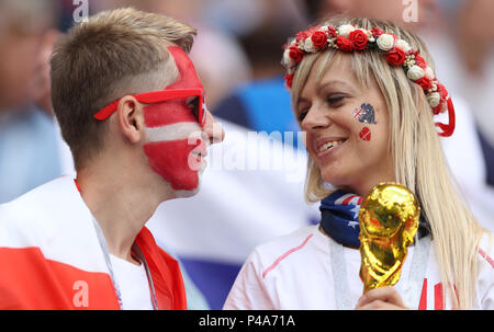 Samara, Russland. 21 Juni, 2018. Fans von Dänemark sind vor der 2018 FIFA World Cup Gruppe C Spiel zwischen Dänemark und Australien in Samara, Russland, Juni 21, 2018 gesehen. Credit: Fei Maohua/Xinhua/Alamy leben Nachrichten Stockfoto