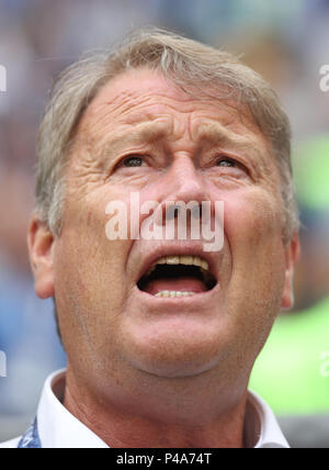 Samara, Russland. 21 Juni, 2018. Head Coach Age Hareide Dänemark singt Nationalhymne vor der 2018 FIFA World Cup Gruppe C Spiel zwischen Dänemark und Australien in Samara, Russland, 21. Juni 2018. Credit: Fei Maohua/Xinhua/Alamy leben Nachrichten Stockfoto