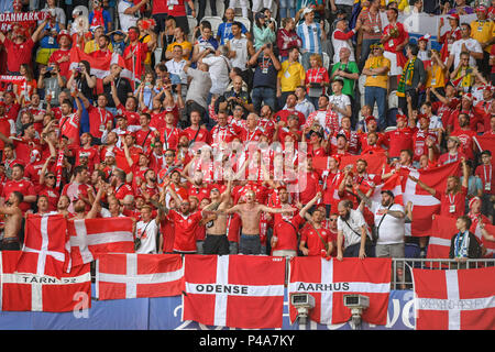 Samara Arena, Samara, Russland. 21 Juni, 2018. FIFA Fußball-WM, Gruppe C in Dänemark und Australien; Dänische fans geballte Bereit für das Spiel: Action Plus Sport/Alamy leben Nachrichten Stockfoto