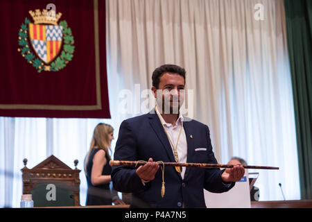 Badalona, Katalonien, Spanien. 20 Juni, 2018. Alex Pastor von PSC und neuen Bürgermeister von Badalona in Badalona Rathaus gesehen. Die neue Badalona Bürgermeister Alex Pastor mit Unterstützung von PP (Volkspartei) PSC (Sozialisten Partei von Katalonien) und C (Bürgerinnen und Bürger oder Bürger in Englisch), dass gestimmt'' "JA" geändert für einen Misstrauensantrag der aktuelle Bürgermeister Dolors Sabater. Credit: Freddy Davies/SOPA Images/ZUMA Draht/Alamy leben Nachrichten Stockfoto