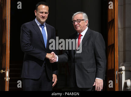 "Irland kommt zuerst". Aussage von Jean Claude Juncker, Präsident der Europäischen Kommission, wenn Sie Bezug auf die Brexit Verhandlungen mit Großbritannien, bei einem Besuch in Dublin, Irland Stockfoto