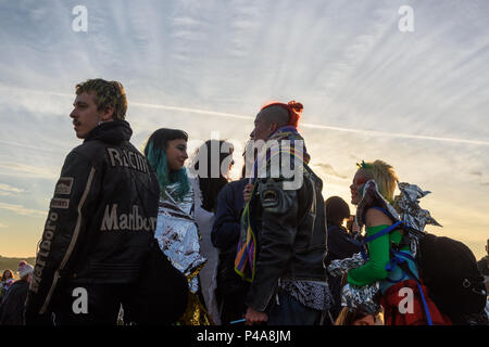 Stonehenge, Amesbury, UK, 21. Juni 2018, Gruppe an der Sommersonnenwende Credit: Estelle Bowden/Alamy Leben Nachrichten. Stockfoto