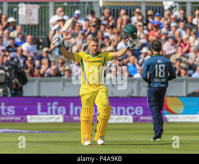 Donnerstag, 21 Juni 2018, Emerald Emirate Riverside, Chester-le-Street, 4. ODI Royal London eintägiger Serie England v Australia; Aaron Finch von Australien Hits ein Jahrhundert Stockfoto