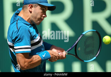 Halle, Deutschland. 21 Juni, 2018. Tennis, ATP-Tour, Singles, Männer, Runde 16: Borna Coric aus Kroatien in Aktion gegen Basilashvili von Georgia. Credit: Friso Gentsch/dpa/Alamy leben Nachrichten Stockfoto