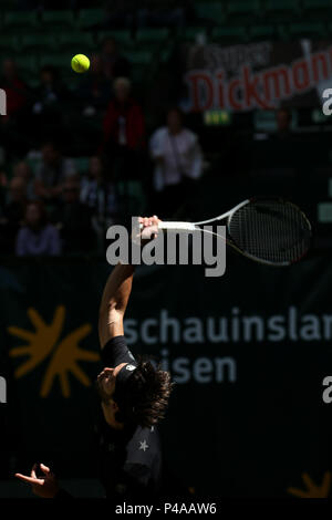 Halle, Deutschland. 21 Juni, 2018. Tennis, ATP-Tour, Singles, Männer, Runde 16: nikoloz Basilashvili Georgiens in Aktion erneut Coric aus Kroatien. Credit: Friso Gentsch/dpa/Alamy leben Nachrichten Stockfoto