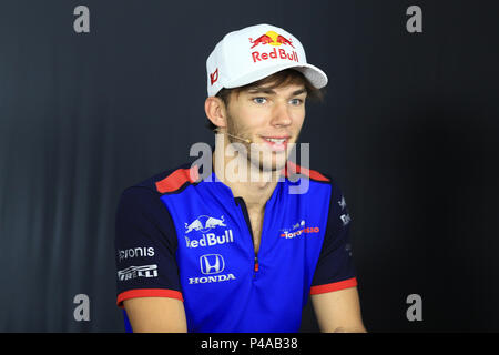 Circuit Paul Ricard, Frankreich. 21 Juni 2018, Circuit Paul Ricard, Le Beausset, Frankreich; Französische Formel 1 Grand Prix, Treiber Ankünfte und Pressekonferenz, Scuderia Toro Rosso, Pierre Gasly Credit: Aktion Plus Sport Bilder/Alamy leben Nachrichten Stockfoto