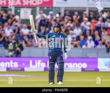 Donnerstag, 21 Juni 2018, Emerald Emirate Riverside, Chester-le-Street, 4. ODI Royal London eintägiger Serie England v Australia; Johnny Bristow von England feiert sein halbes Jahrhundert Stockfoto