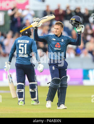 Donnerstag, 21 Juni 2018, Emerald Emirate Riverside, Chester-le-Street, 4. ODI Royal London eintägiger Serie England v Australia; Jason Roy von England feiert sein Jahrhundert (100) Stockfoto