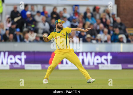 Donnerstag, 21 Juni 2018, Emerald Emirate Riverside, Chester-le-Street, 4. ODI Royal London eintägiger Serie England v Australia; Michael Neser von Australien mit der Kugel Stockfoto