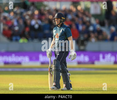 Donnerstag, 21 Juni 2018, Emerald Emirate Riverside, Chester-le-Street, 4. ODI Royal London eintägiger Serie England v Australia; Eion Morgan von England verlässt das Feld Stockfoto