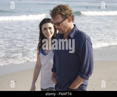 Original Film Titel: KLEMMT IN DER LIEBE. Englischer Titel: KLEMMT IN DER LIEBE. Regisseur: JOSH BOONE. Jahr: 2012. Stars: Greg Kinnear; LILY COLLINS. Credit: INFORMANT MEDIA/Album Stockfoto