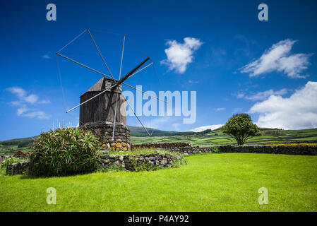 Portugal, Azoren, auf der Insel Terceira, Azoren Doze Ribeiras, traditionelle Windmühle Stockfoto