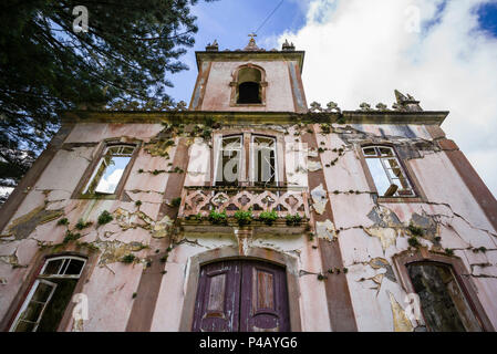 Portugal, Azoren, Faial Island, Riberinha, Erdbeben beschädigten Ruinen von Haus Stockfoto